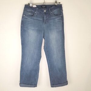 *NWT* NINE WEST Chrystie Capris, Light Wash, size 4